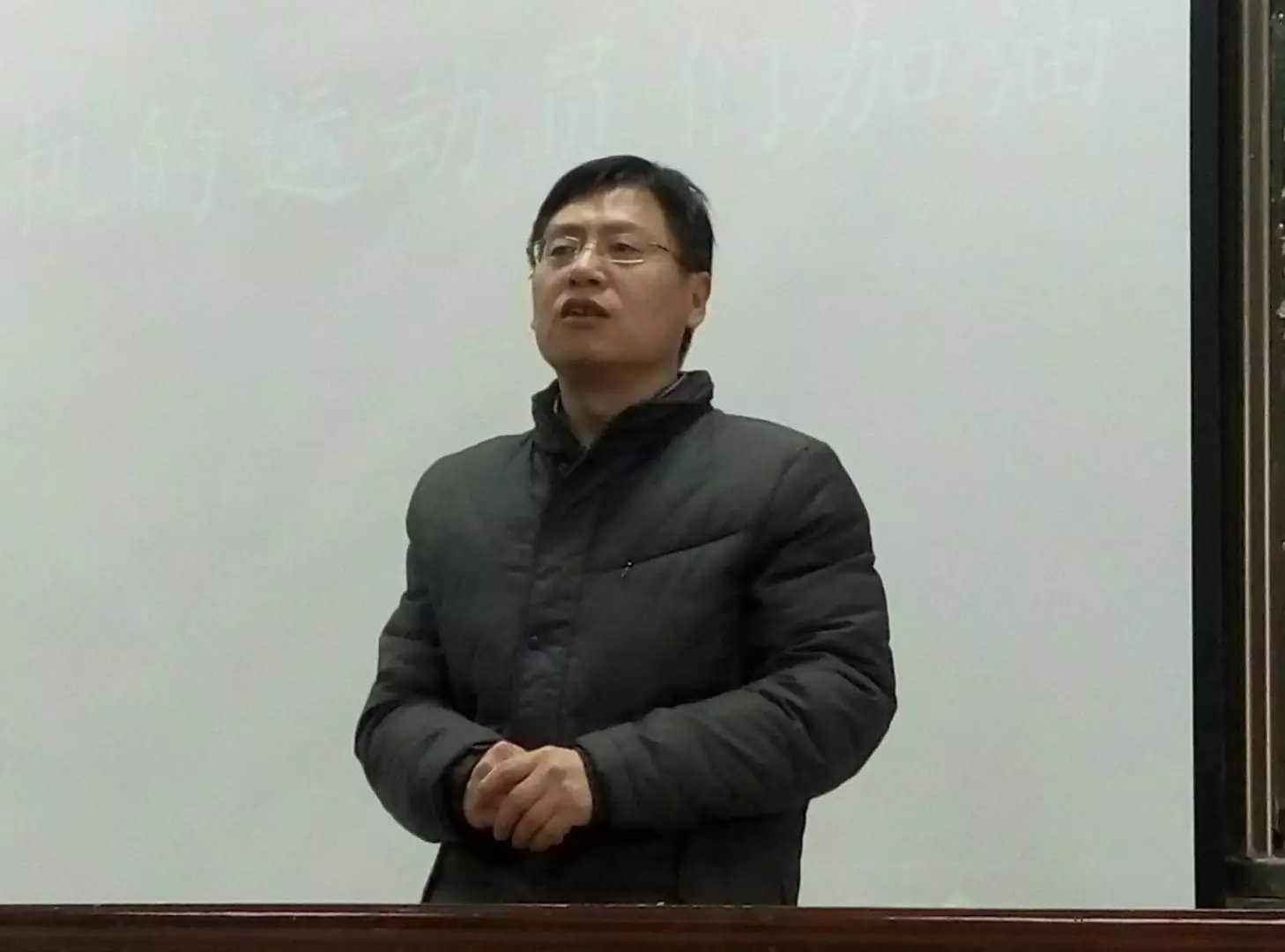 免费色情片
党总支副书记卢世海讲话